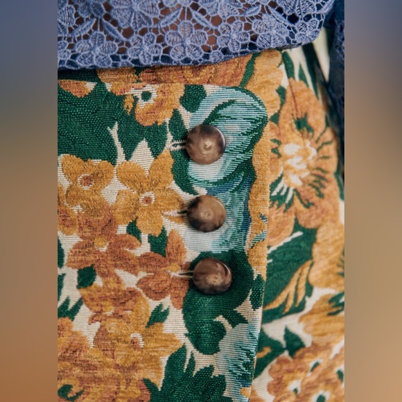 SOLD EUC Sézane Peter Skirt in Garden Flowers Size 4/36 - Picture 3 of 10